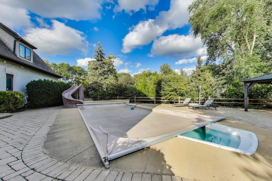 Building Photo - 23W711 Hobson Rd