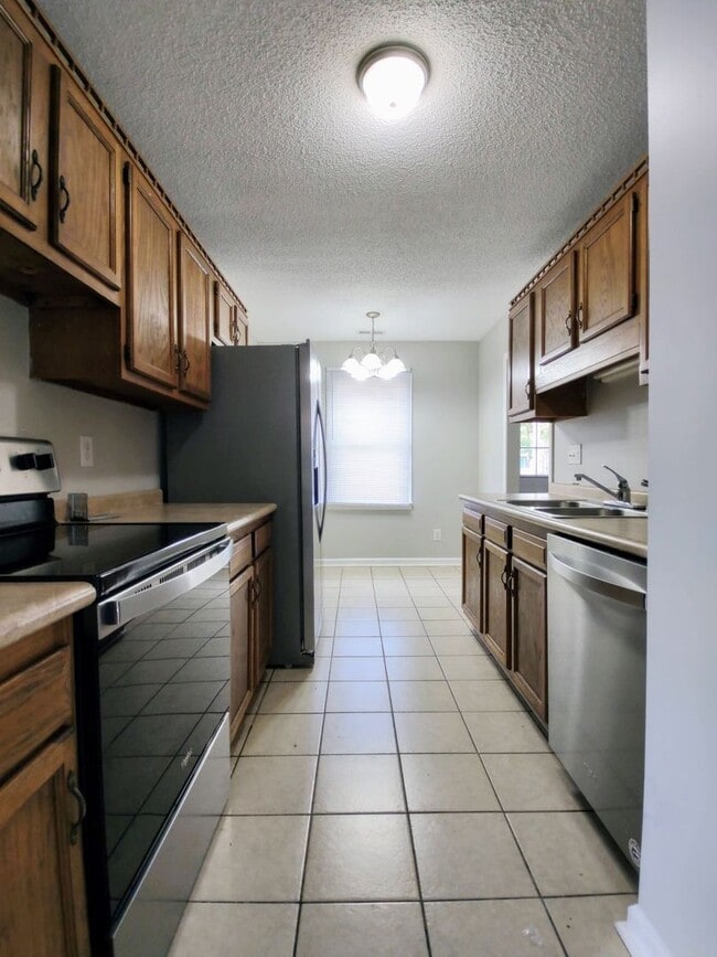 Building Photo - 602 Sand Ridge Rd