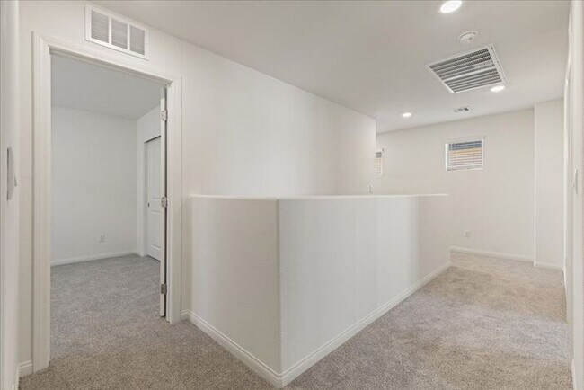 Building Photo - Modern 4-Bedroom Home with Turf Backyard in Gated Community