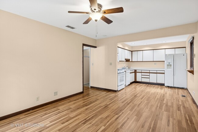 Building Photo - 985 Heartwood Ln