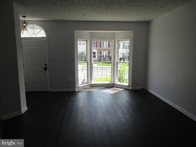 Building Photo - 1024 Jeanett Way