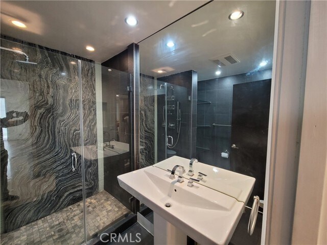 Building Photo - 450 N Oakhurst Dr