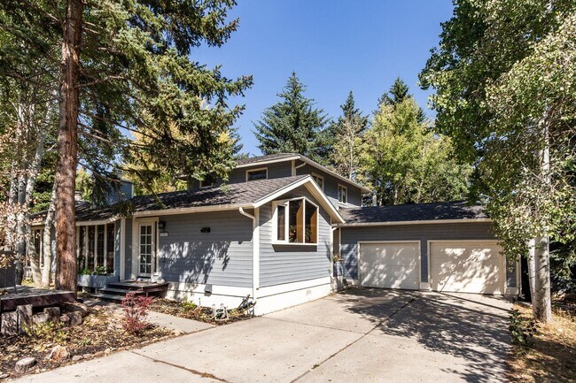 Building Photo - 2164 Three Kings Ct