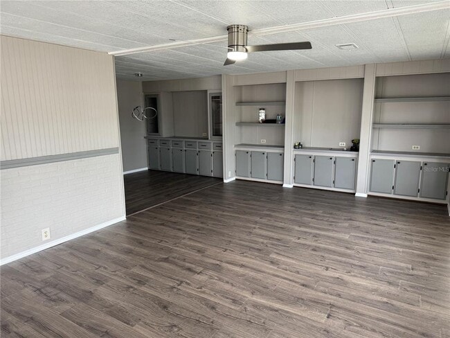 Building Photo - 8066 Highpoint Blvd