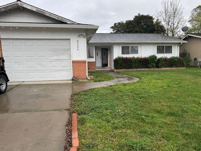 Building Photo - Three Bed, Two Bath Home In North Stockton