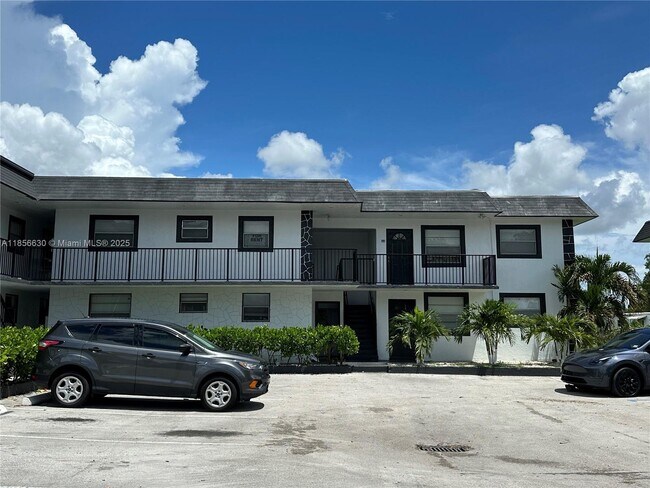 Building Photo - 5661 SW 36th Ct