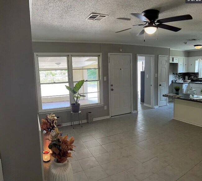 Building Photo - 4751 Queensbury Ct