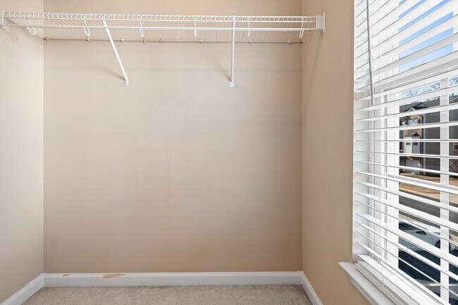 Building Photo - Two Bedroom Durham Townhouse: Available August 7th
