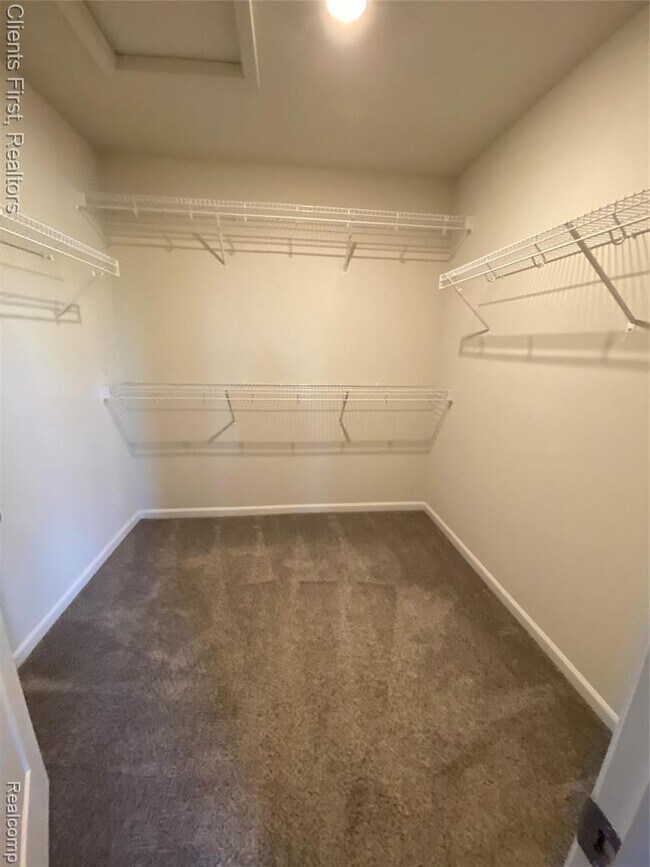 Building Photo - 22490 Woodbridge Ln