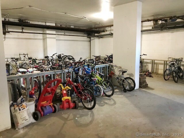 Building Photo - 91 Strawberry Hill Ave