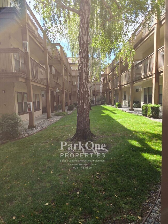 Building Photo - 1733 S Villa Way