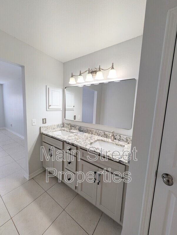 Building Photo - 28 Easton St