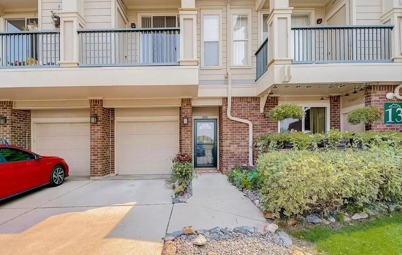 Building Photo - 2070 Shamrock Dr