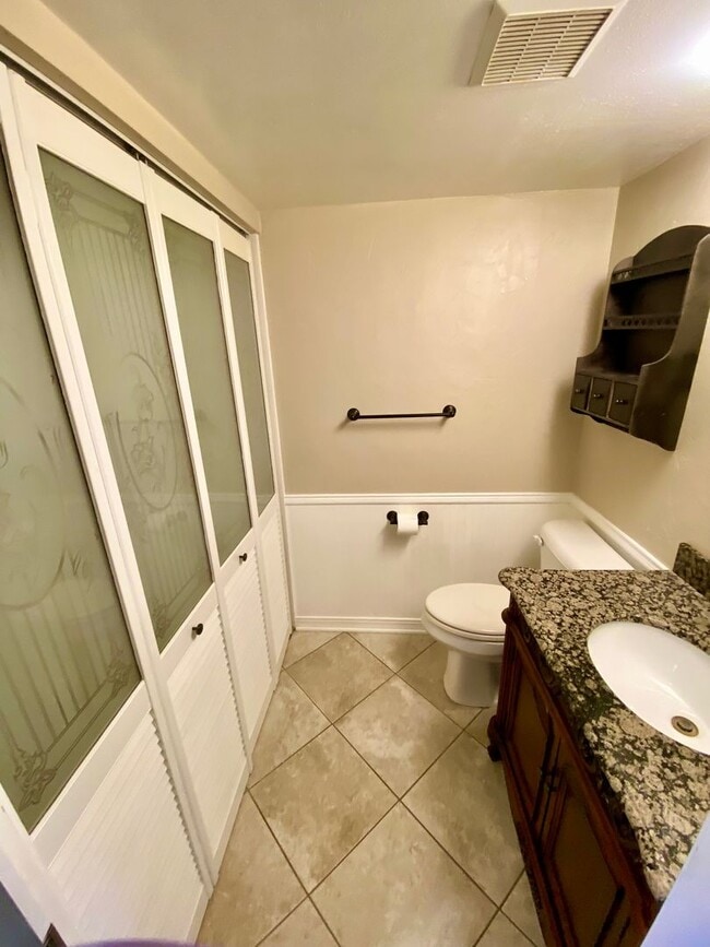 Building Photo - ** 3/1.5 RIVER OAKS CONDOMINIUM **