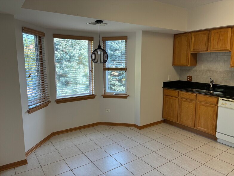 Building Photo - 927 Elderberry Cir