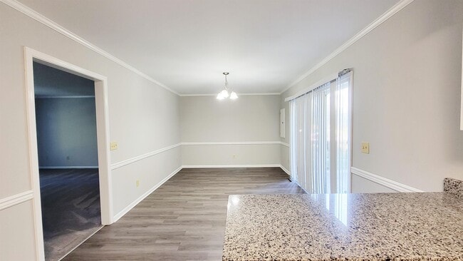 Building Photo - 830 Larch Way