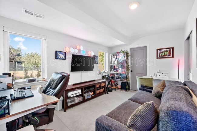 Building Photo - 1299 Newton St