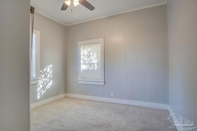 Building Photo - 618 N B St