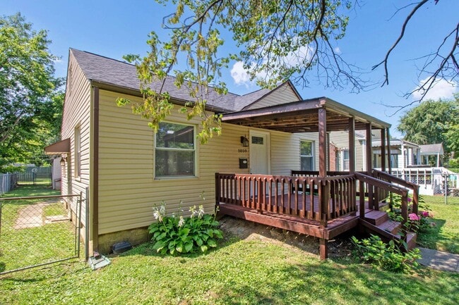 Building Photo - 1059 Lawrence Dr