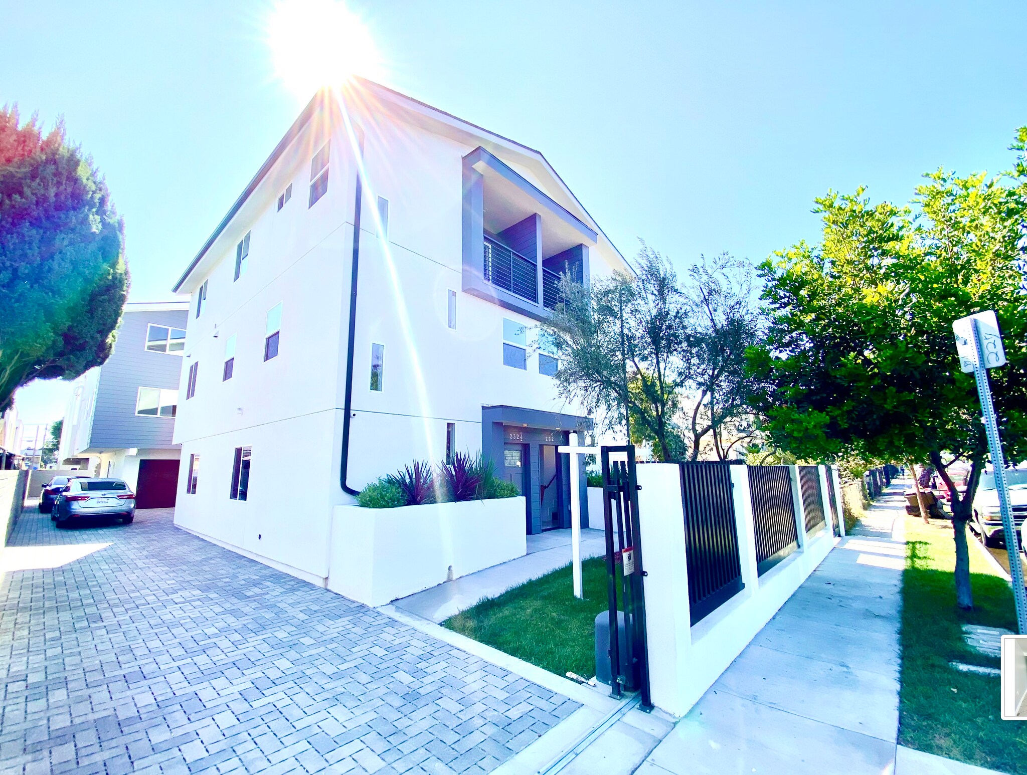 Building Photo - 232 E 27th St