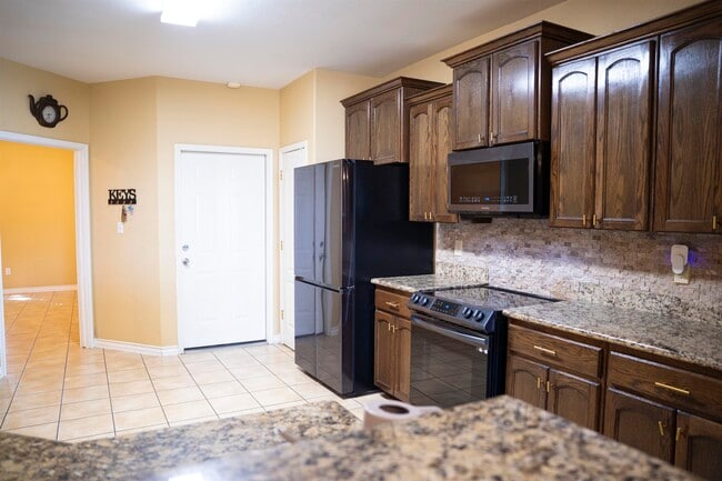 Building Photo - 415 Starling Creek Loop