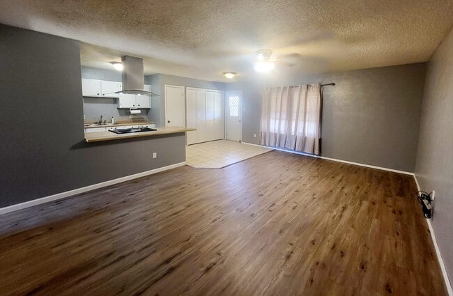 Building Photo - 4017 Eastridge Dr