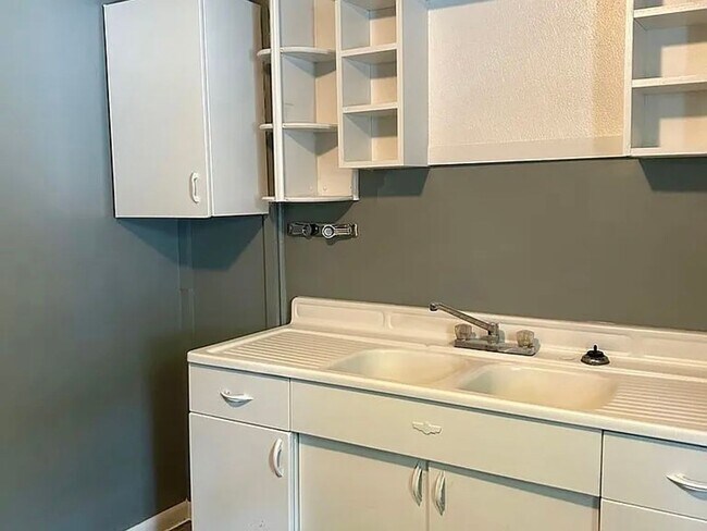 Building Photo - 25 N Washington St