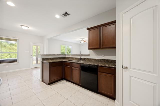Building Photo - 1608 Persimmon Dr