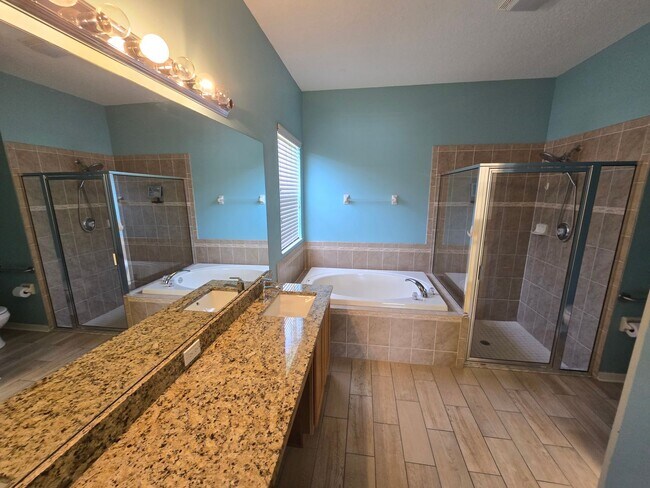 Building Photo - Waterfront View! 4 bed 2 bath 2 car garage