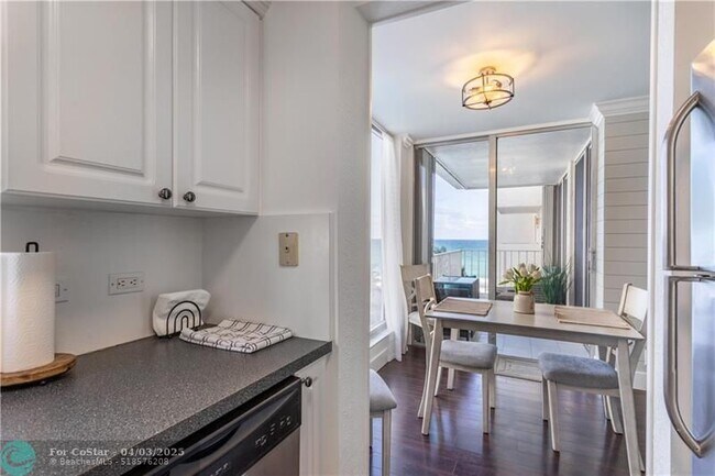 Building Photo - 1010 S Ocean Blvd