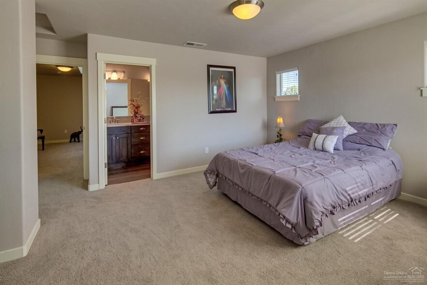 Building Photo - 3127 SW 28th St