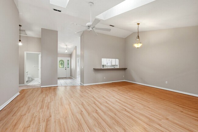 Building Photo - 2902 NW 104th Ct