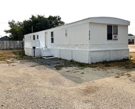 Building Photo - 3 bedroom, 2 bath Mobile Home