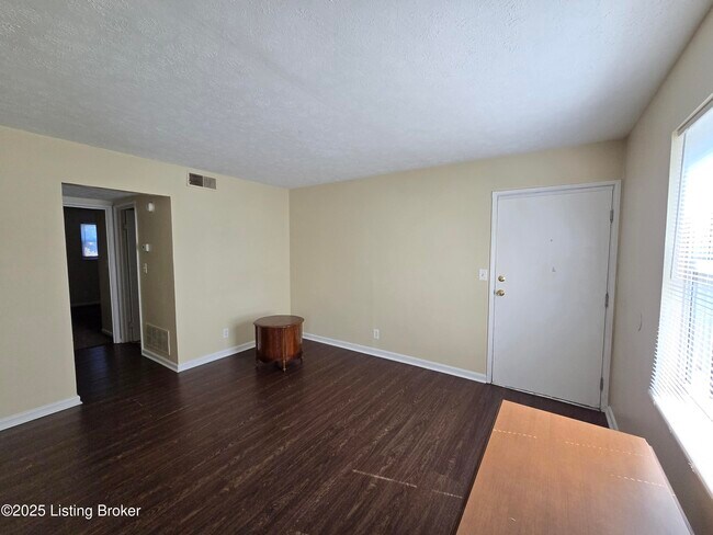 Building Photo - 3217 Springfield Dr