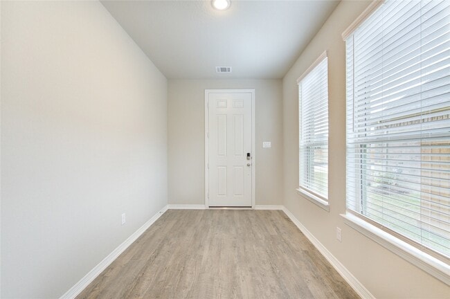 Building Photo - 821 Laguna Grn Ln