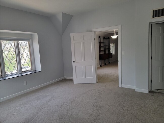 Building Photo - 80 Trapelo Rd