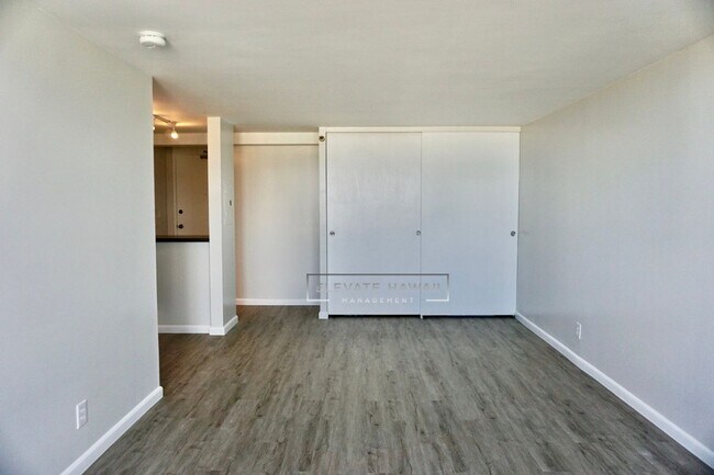 Building Photo - RENOVATED, PENTHOUSE VIEWS - Studio Unit i...