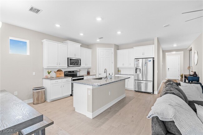 Building Photo - 607 Parkshore Lk Ave