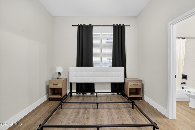 Building Photo - 10587 E Sheena Dr