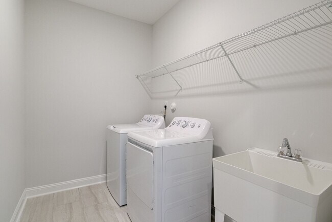 Building Photo - Light & Bright 4BR 3BA house in Tryon, Wak...