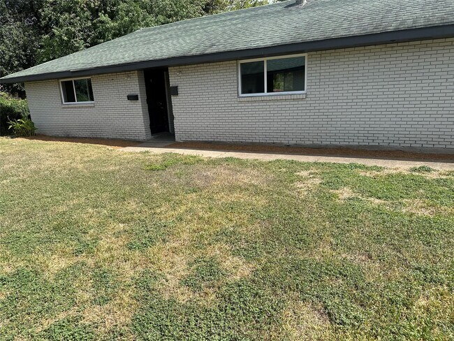 Building Photo - 5405 Suez St