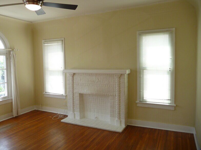 Building Photo - 435 1/2 N Sierra Bonita Ave