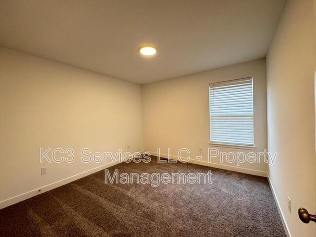 Building Photo - 3722 SW Knoxville Ct