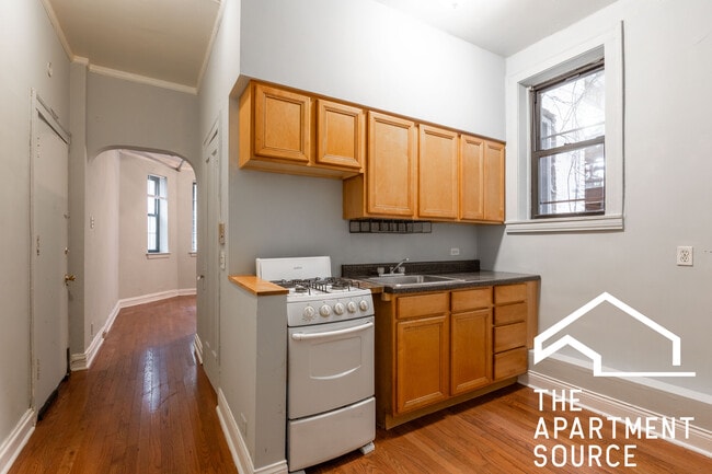 Building Photo - 4641 N Paulina St