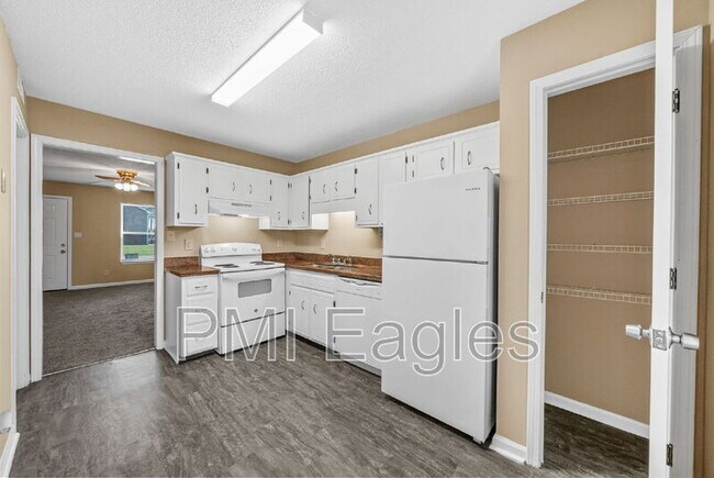 Building Photo - 3284 Tower Dr