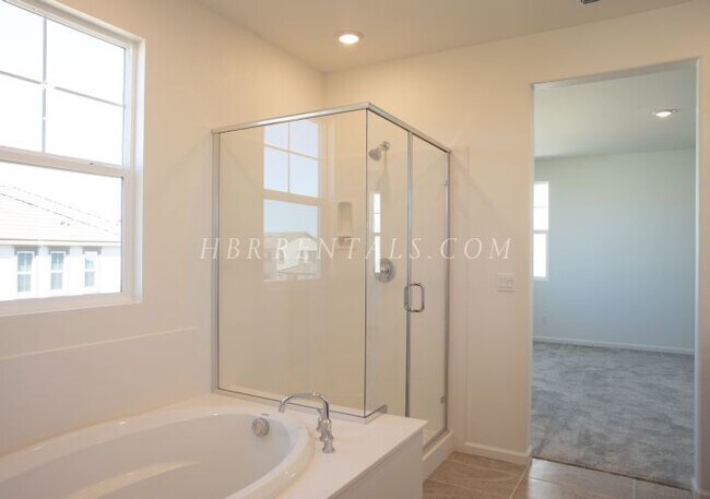 Building Photo - TRACY HILLS - Four Bedroom Spectacular Home - Full Bed/Bath Located on 1st Floor