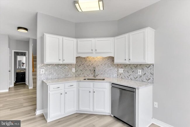 Building Photo - 9411 Royal Bonnet Terrace