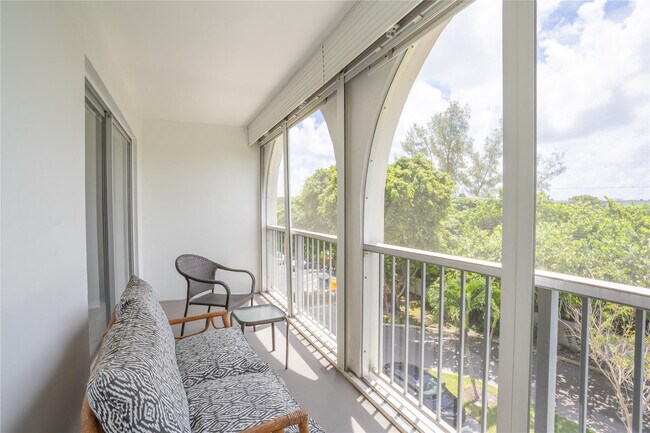 Building Photo - 250 NE 20th St