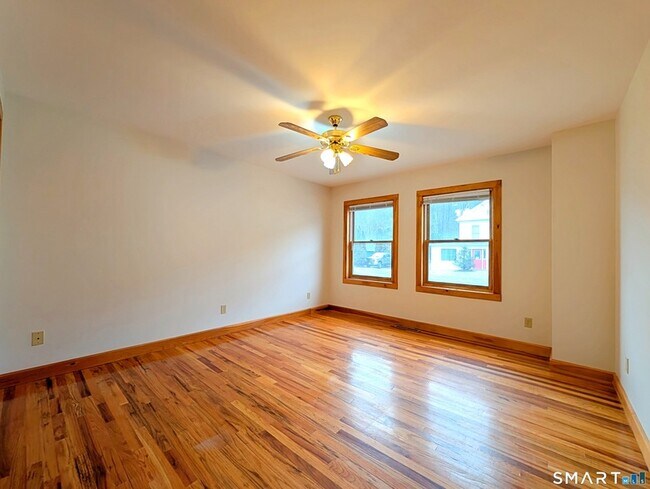 Building Photo - 434 Main St