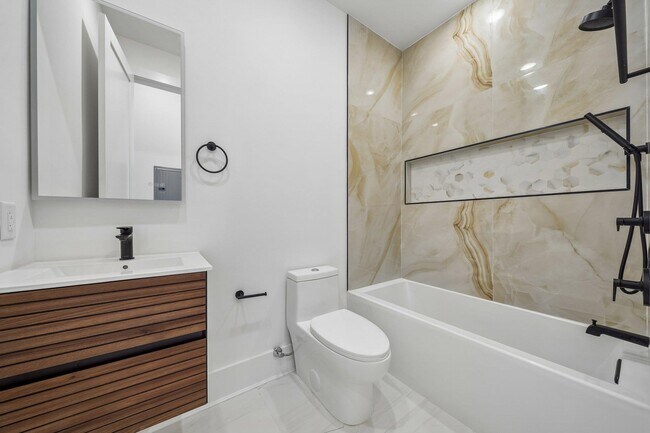 Building Photo - 169 Bowers St